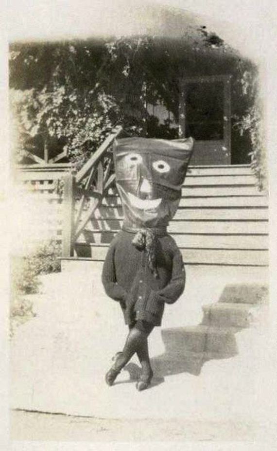 terrifying_vintage_costumes