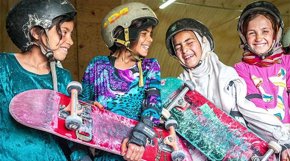 Afghan-Skateboard-girl
