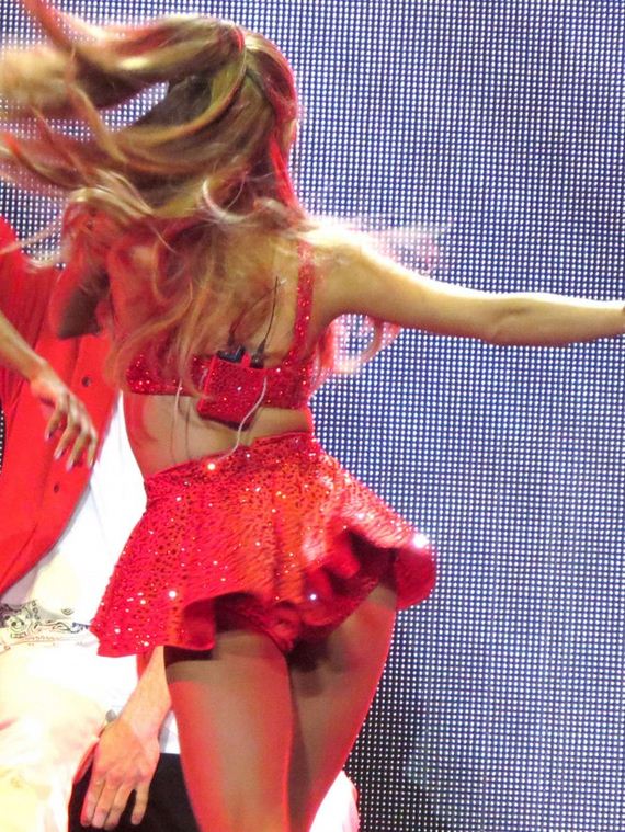 Ariana-Grande-Red-Hot