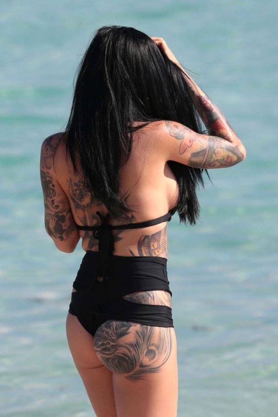 Cami-Li-in-Black