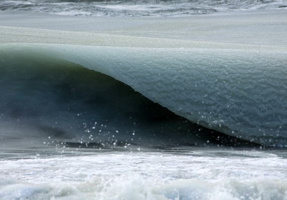 Giant-Freezing-Waves