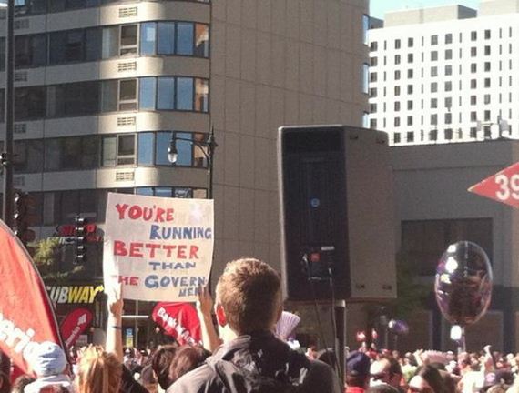 Holding-Funniest-Sports-Signs