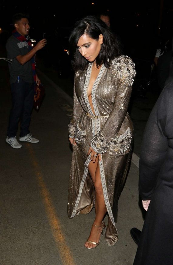 Kim-Kardashian-at-LAX