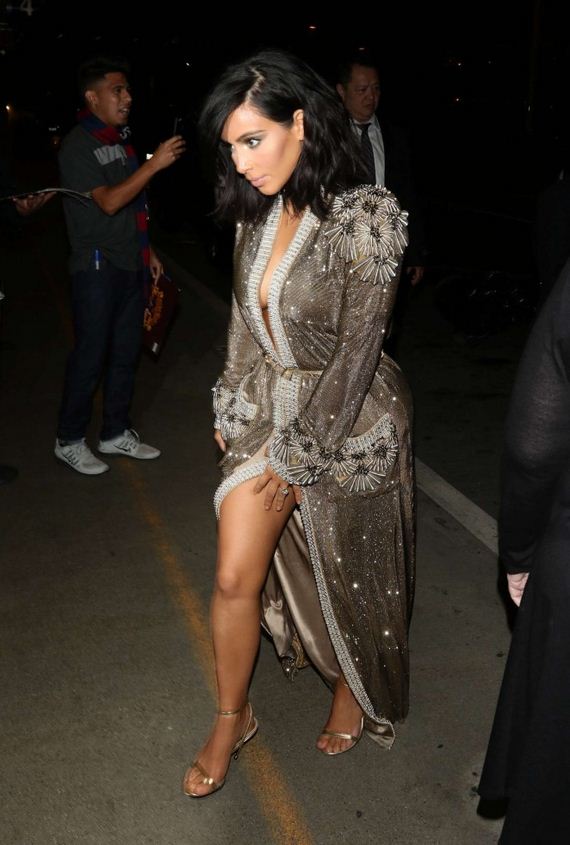 Kim-Kardashian-at-LAX