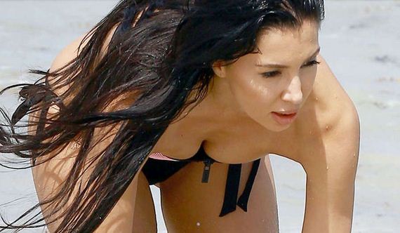 Metisha-Schaefer-in-Bikini