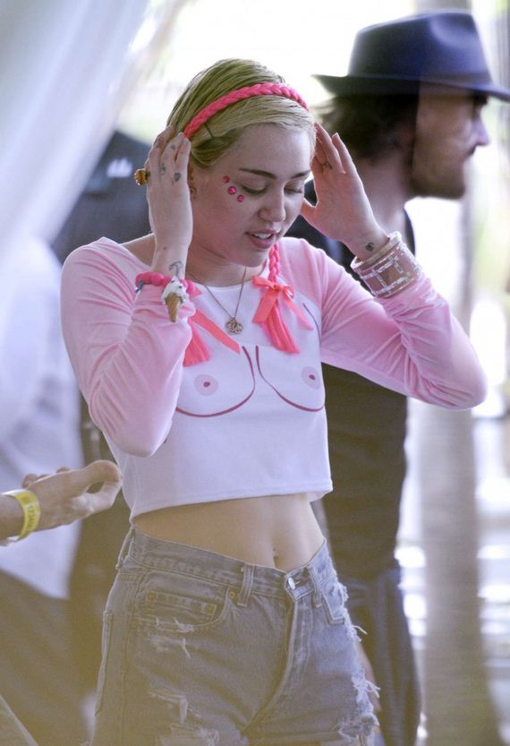 Miley-Cyrus-in-Denim