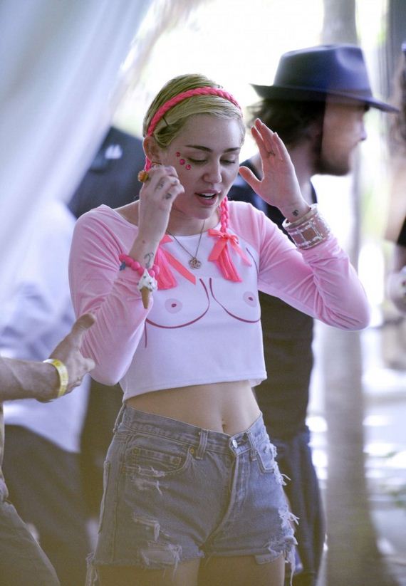 Miley-Cyrus-in-Denim