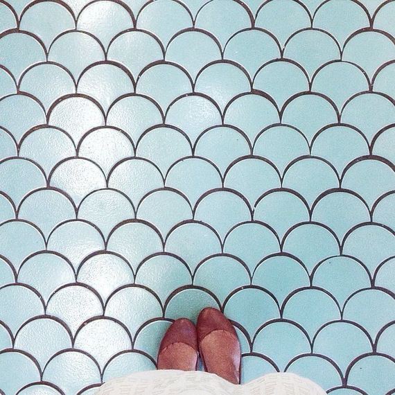 feet-floor-photo