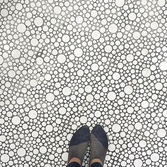 feet-floor-photo