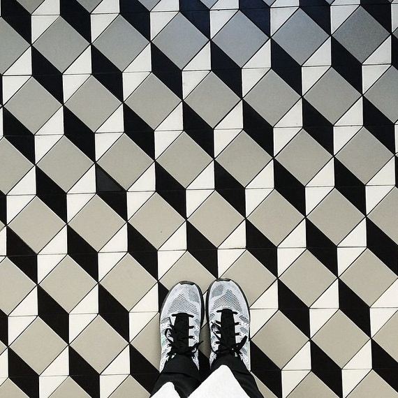 feet-floor-photo