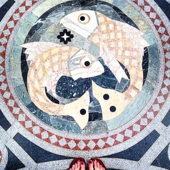 feet-floor-photo