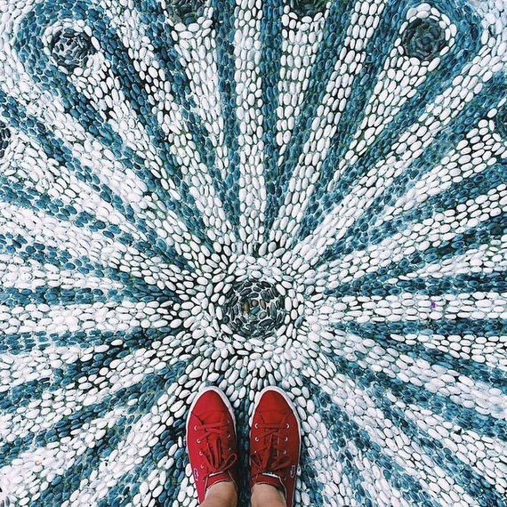 feet-floor-photo
