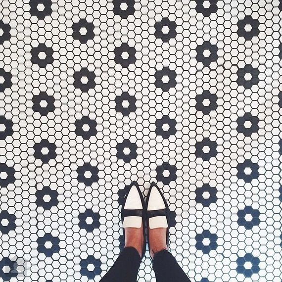 feet-floor-photo