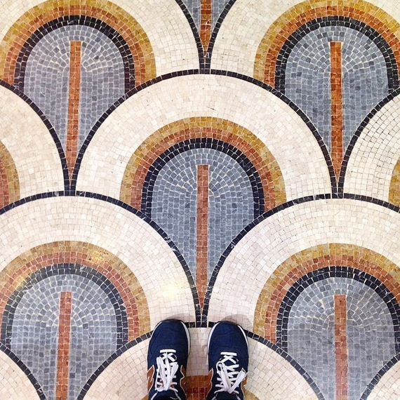 feet-floor-photo
