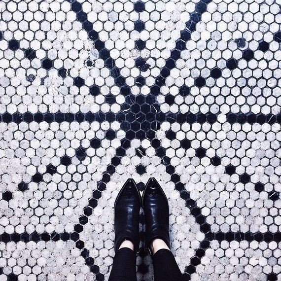 feet-floor-photo
