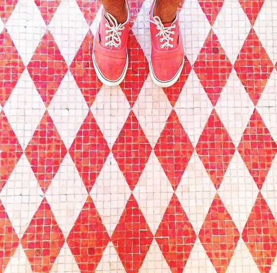 feet-floor-photo