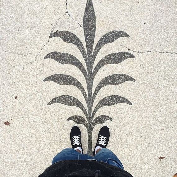 feet-floor-photo