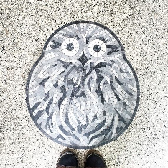 feet-floor-photo