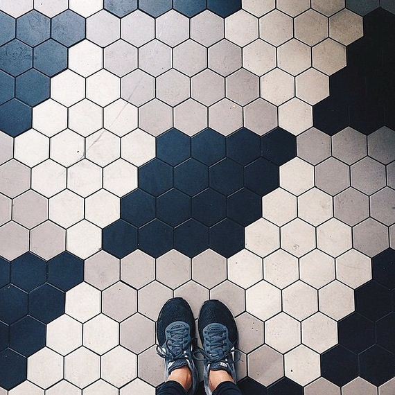 feet-floor-photo