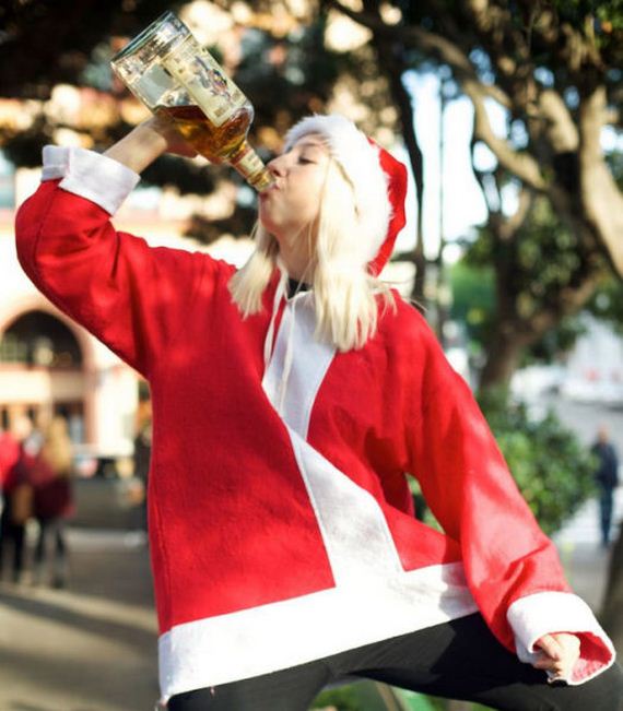 santacon_craziness_kicks