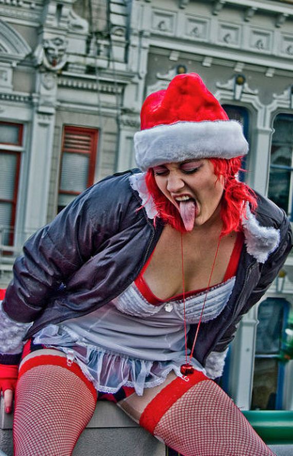 santacon_craziness_kicks