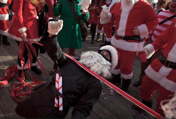 santacon_craziness_kicks