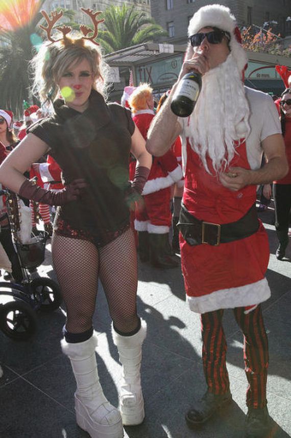 santacon_craziness_kicks