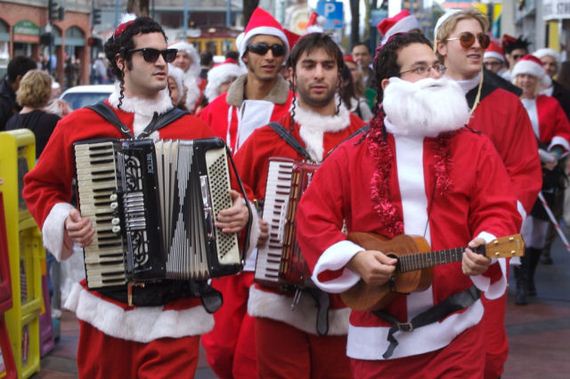 santacon_craziness_kicks