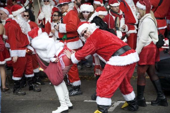 santacon_craziness_kicks