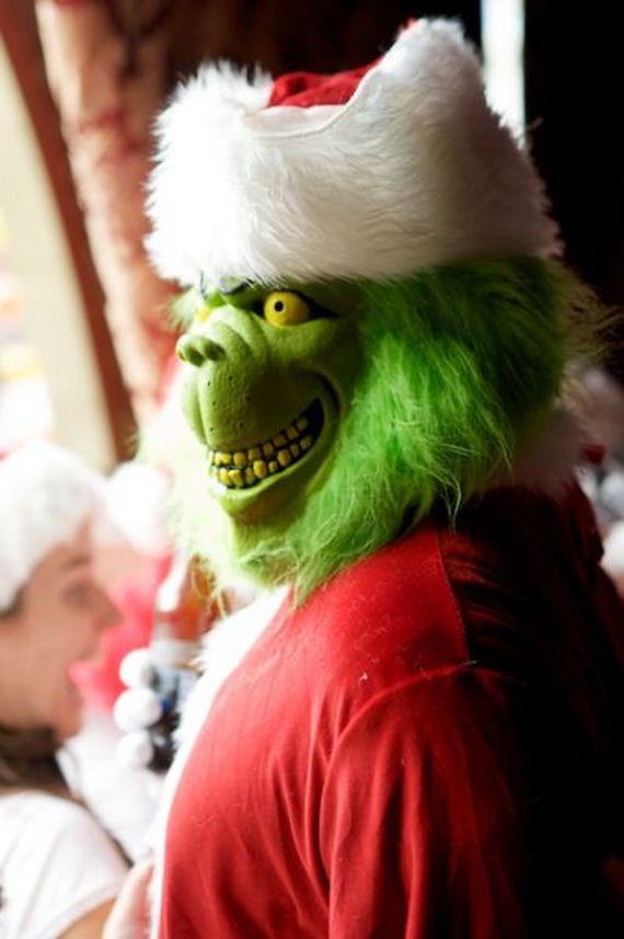 santacon_craziness_kicks