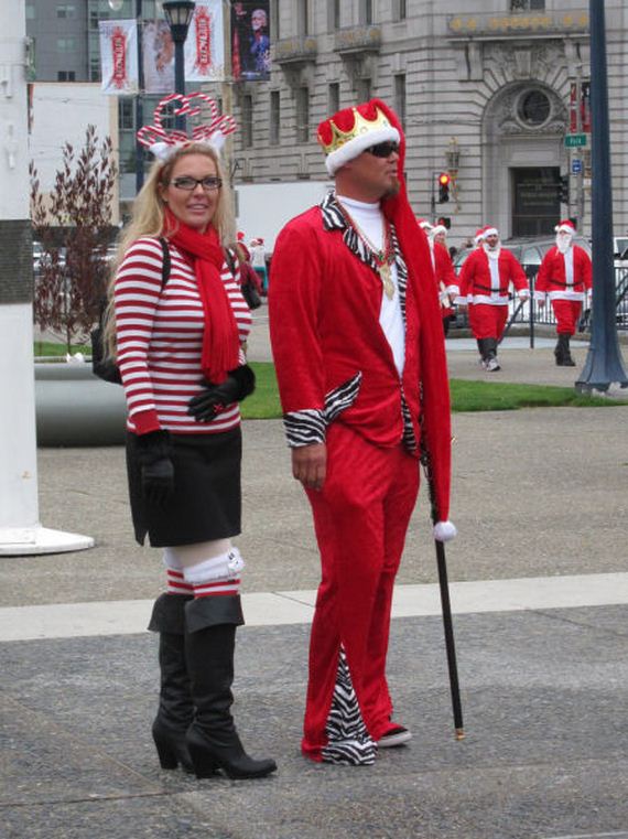 santacon_craziness_kicks