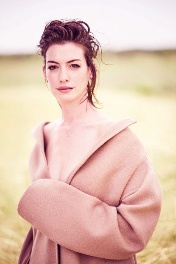 Anne-Hathaway-Glamour