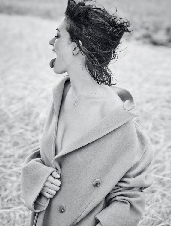 Anne-Hathaway-Glamour