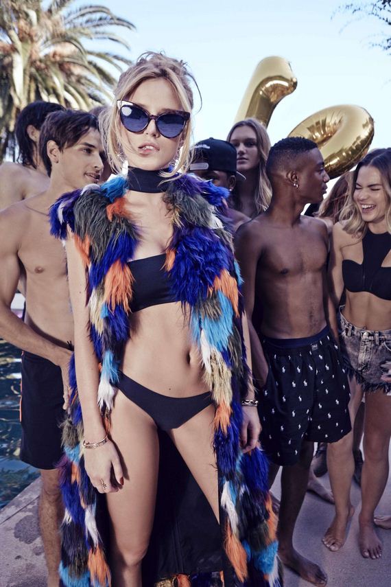 Bella-Thorne-Flaunt