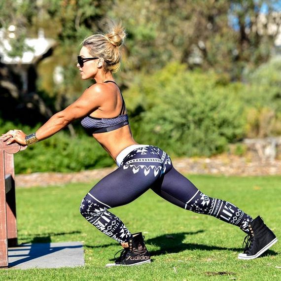 Girls-in-Yoga-Pants-9