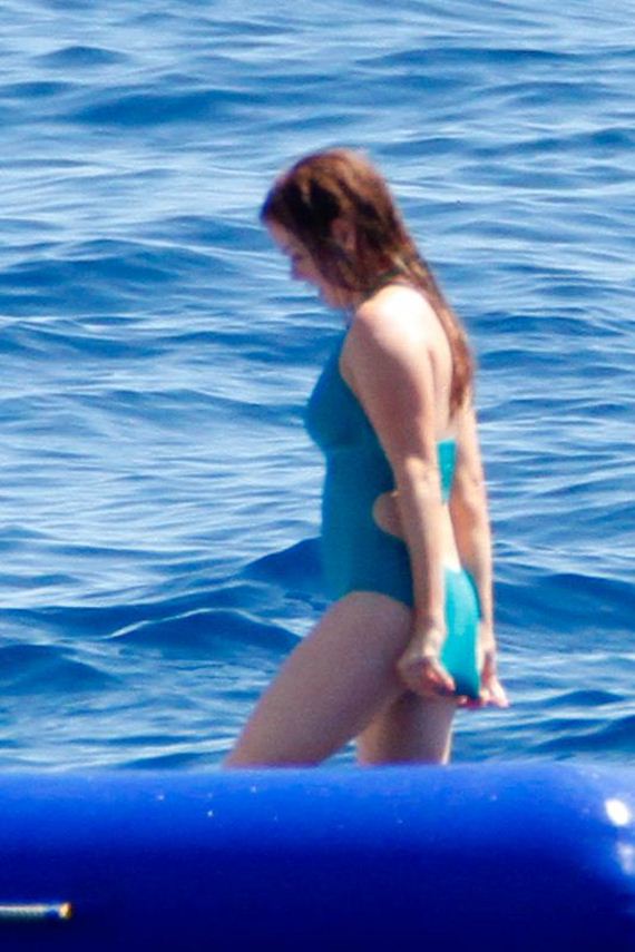 Isla-Fisher-in-Swimsuit