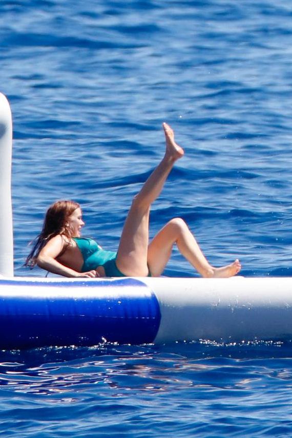 Isla-Fisher-in-Swimsuit