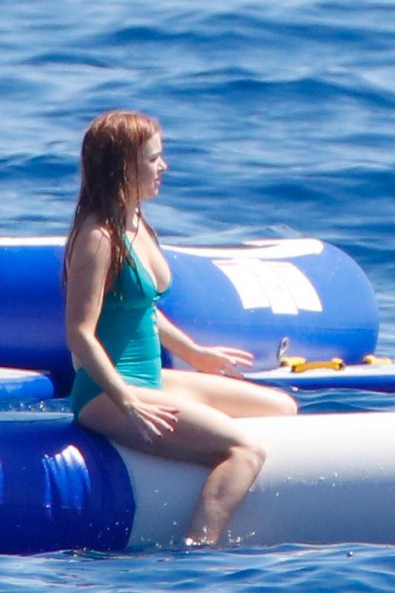 Isla-Fisher-in-Swimsuit