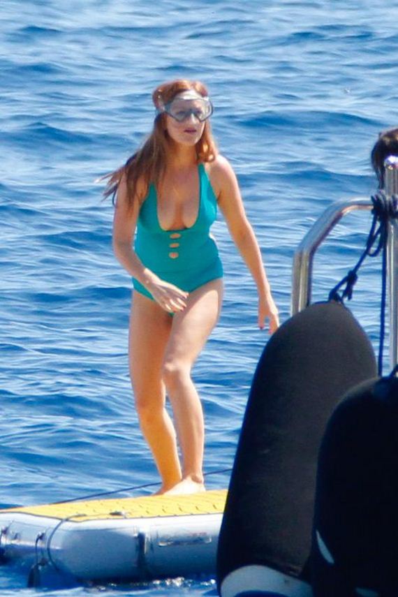Isla-Fisher-in-Swimsuit