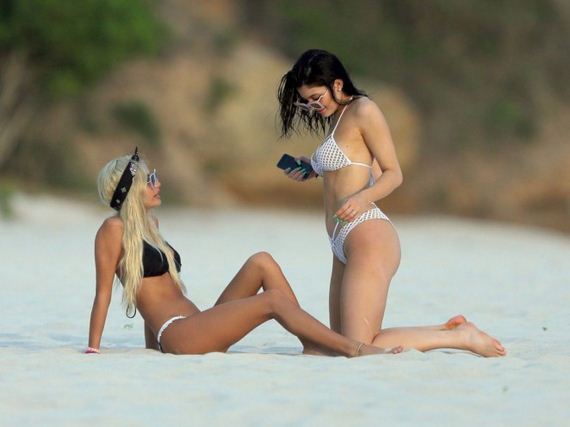 Kylie-Jenner-Hot-in-Bikini