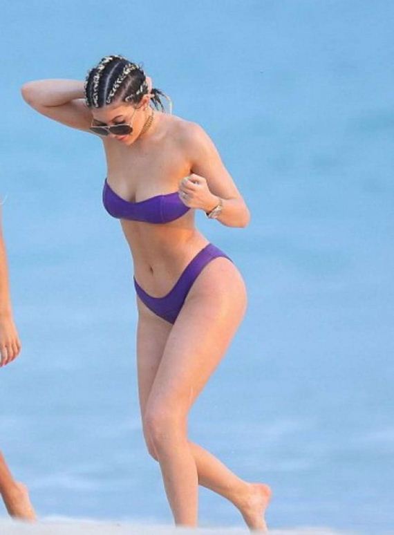 Kylie-Jenner-In-Bikini