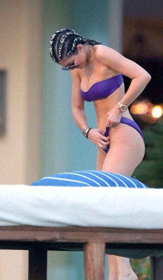 Kylie-Jenner-In-Bikini