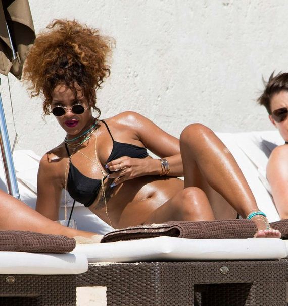 Rihanna-in-Black