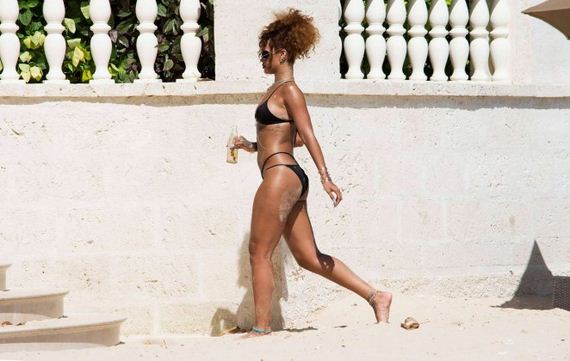 Rihanna-in-Black