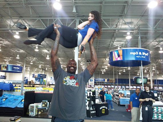 Shaq-Holding-Things