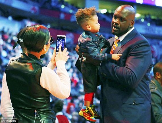 Shaq-Holding-Things