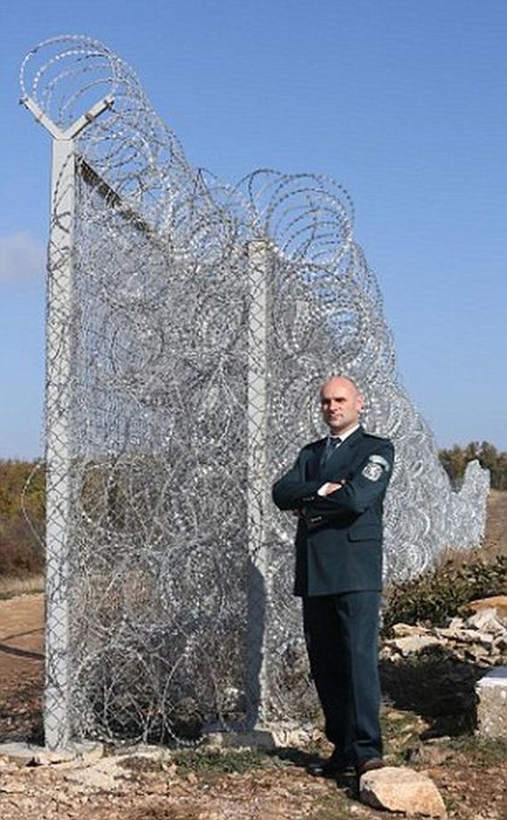 bulgaria_migrants_fence