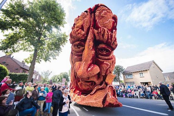 giant_flower_sculptures