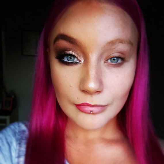 makeup-selfie-woman