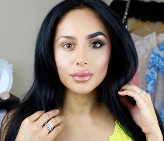 makeup-selfie-woman